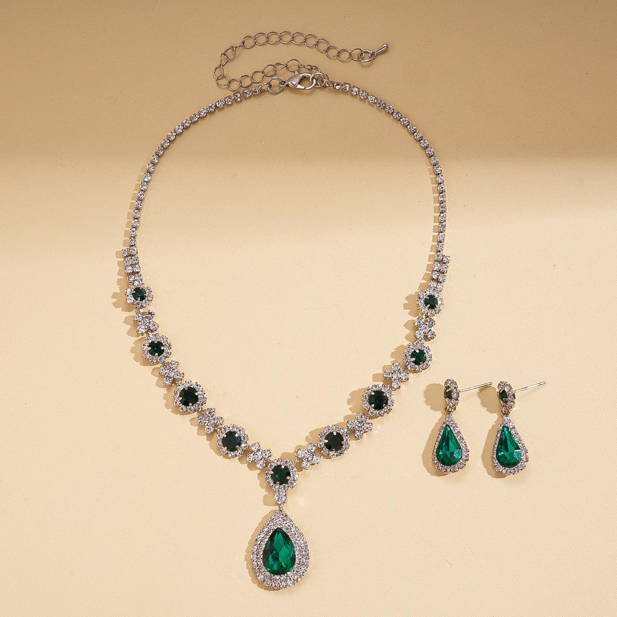 Two-piece set, retro style diamond-encrusted water drop pendant, sweater chain, court style exquisite necklace.