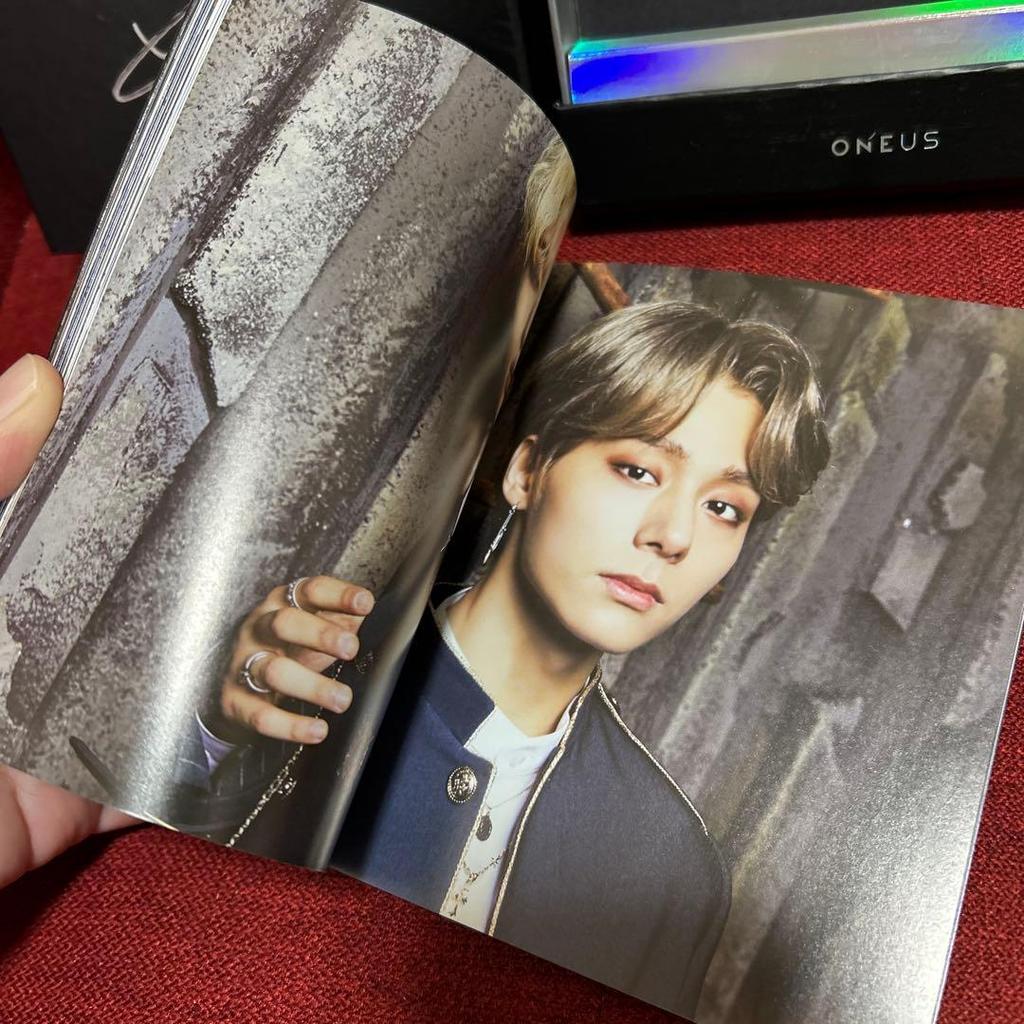 [USED] ONEUS Light us Hwanwoong autographed