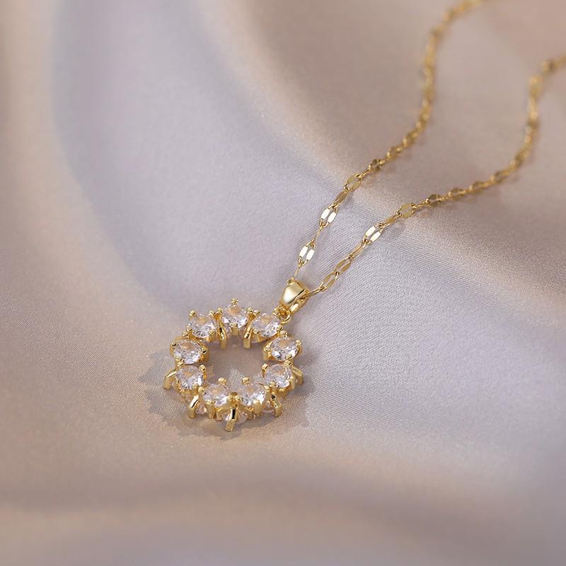 Women's Fashion Heart Pendant Necklace - Elegant, Simple Design, Versatile Clavicle Chain Jewelry