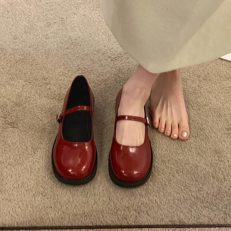 

2025 New Women Mary Jane Shoes Ladies Fashion Elegant Shallow Love Buckle Shoes Ladies Outdoor College Style Thick Heel Shoes 35 червоний