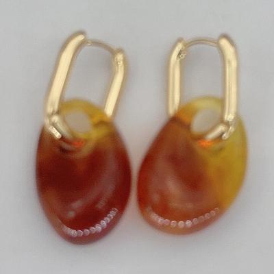 Bernsteingold-Creolen - Europäischer/Amerikanischer Stil mit unregelmäßigem geometrischem Anhänger, Leichter Luxus, Retro Hochwertiger Einfacher Ohrschmuck