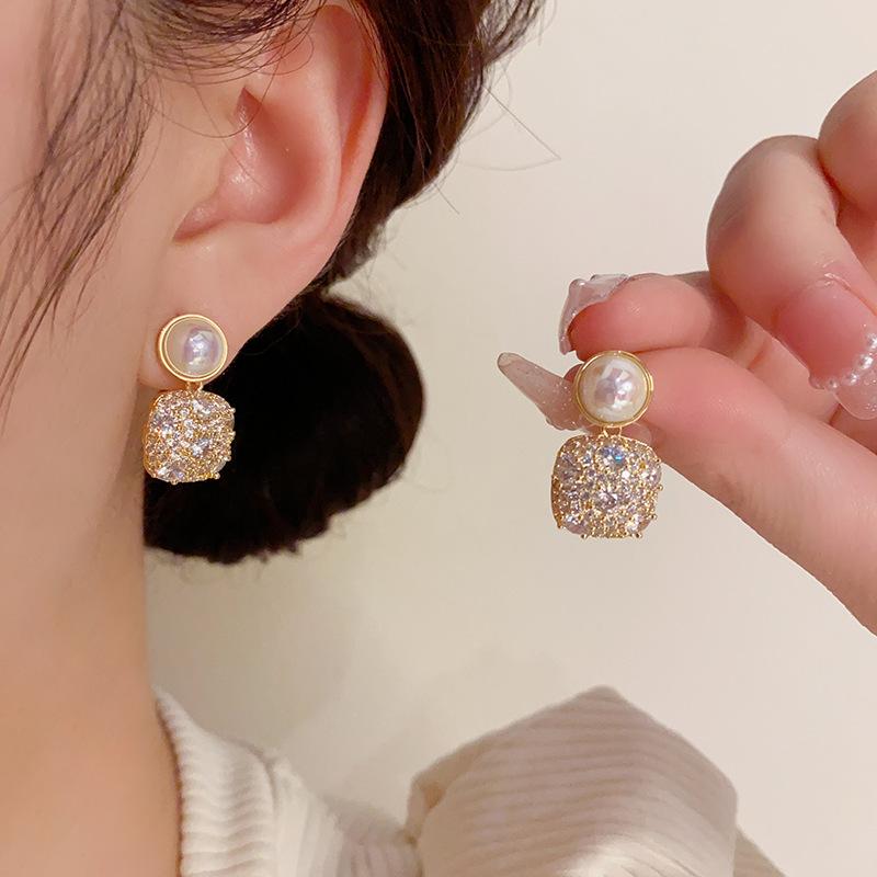 French Light Luxury High-end Fashion Pearl Zircon Earrings Sweet and Versatile Temperament Earrings