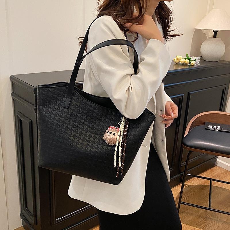 Shoulder Bag Summer Fashion Casual Simple Atmosphere Tote Bag Premium Commuter Versatile Handbag Women