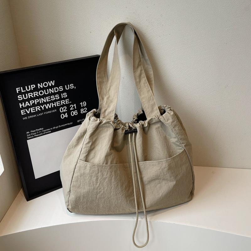 2025 new large-capacity waterproof nylon cloth drawstring pleated shoulder bag travel leisure messenger tote bag