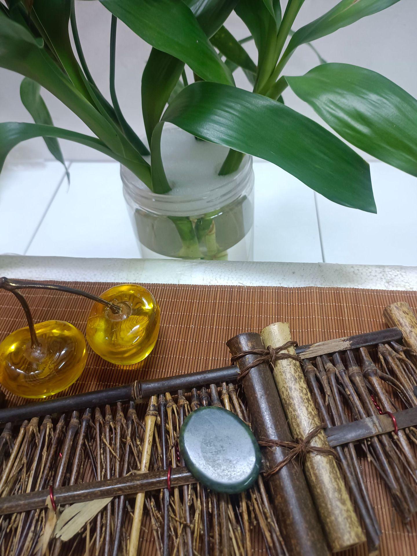 

Набор из 16 предметов: энергетический нефритовый нагреватель и массажный набор с эфирными маслами 3*4cm нефритовый/оливковый