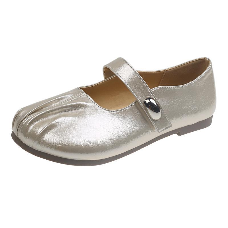 

Fairy Wind Mary Jane Single Shoes Girl 2025 Autumn New Light Mouth Folds One-word Buckle Silver Love Single Shoes Woman 40 шампанського