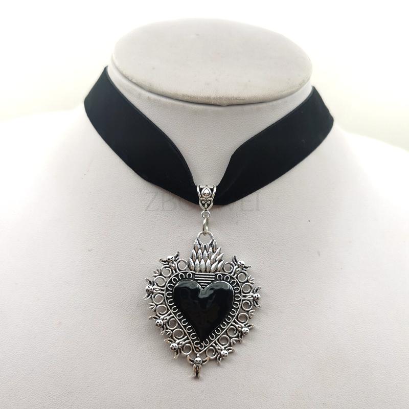 Große Heilige Herz Halskette,Flammendes Heiliges Herz,Religiöser Schmuck,Liebe Gottes Heilige Herz Halskette,Gothic Herz Samt Choker