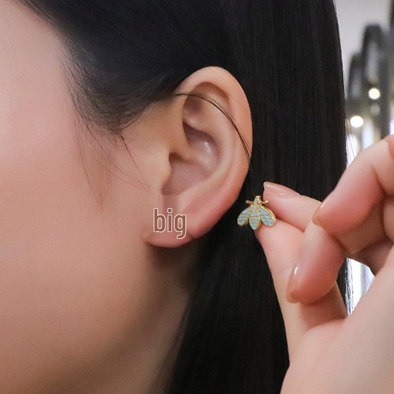 Luxurious Four-Leaf Clover Stud Earrings: European-American Style, Fashionable and Unique Design for Women