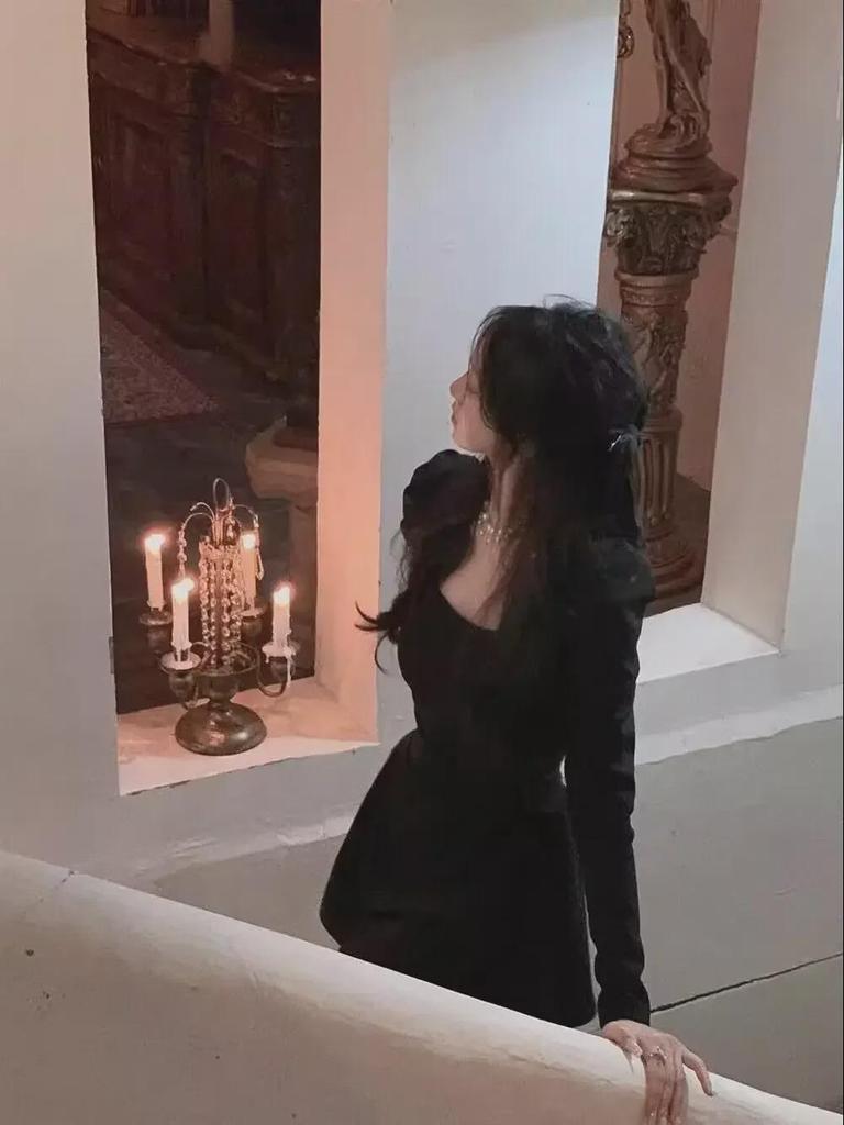 Elegantní francouzské šaty s čtvercovým výstřihem - Dámské podzim 2023 zeštíhlující pas s dlouhým rukávem