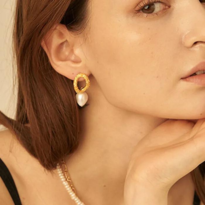 bubble frame earring - gold