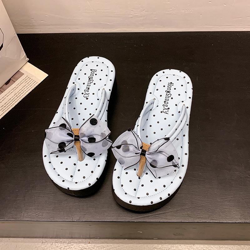 Lato 2025 nowe klapki w kokardę i kropki damskie letnie domowe antypoślizgowe codzienne oddychające do wewnątrz sandały na grubej podeszwie