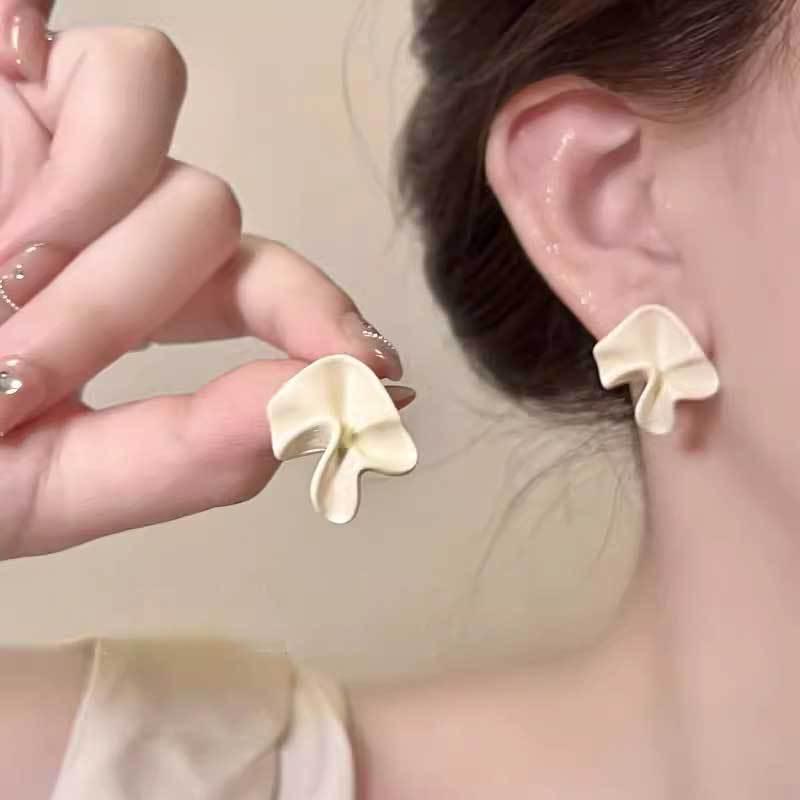 Koreanischer Stil Nicht-Piercing Ohrclip mit langem Quaste, Perlmutt Schmetterlings Design für Damen - High-End, Coole Mode.