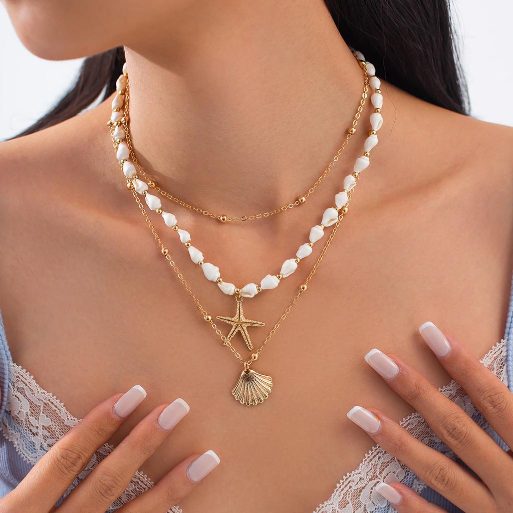Prosty naszyjnik z zawieszką w kształcie muszli rozgwiazdy w stylu świątecznym, z perełkami, łańcuszek do obojczyka