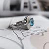 Серебряное кольцо с натуральным топазом 3.289ct, фианитами, вес изделия 4,76 гр (2207207)
