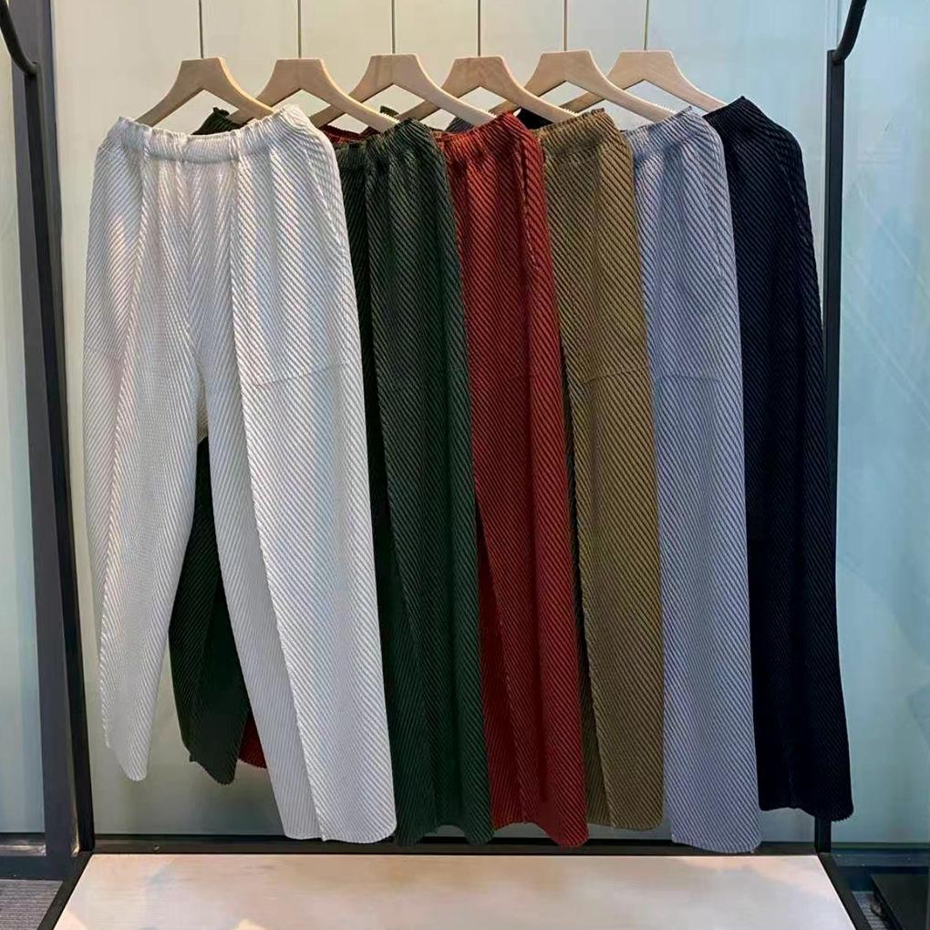 

Women s Plus Size Dragon Scale Pleated Pants - Spring/Summer 2026 Collection: Elastic Waist, Loose, Slimming, Casual, Versatile. Gray