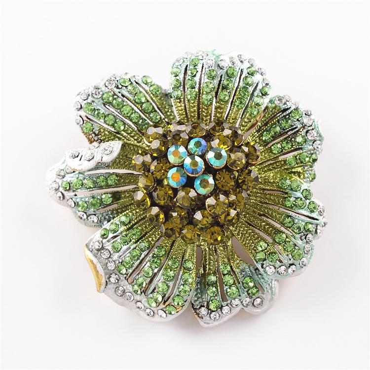 

SKEDS Luxury Women Classic Vintage Full Cyrstal Rose Flower Brooch Pins Shiny Boutique Decoration Party Banquet Buckle For Lady