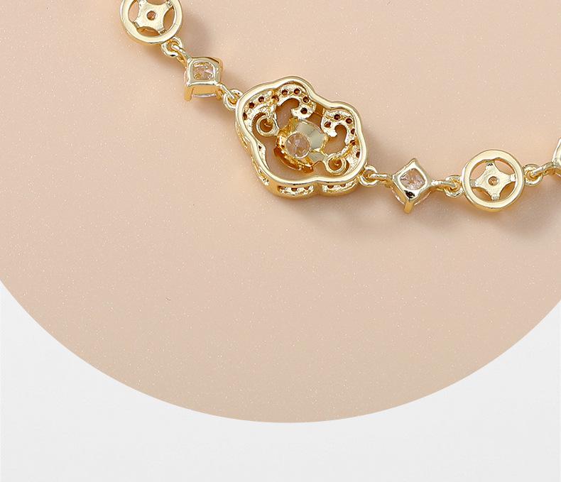 Auspicious Cloud Zircon 16K Gold Vintage Bracelet - Simple, Elegant, Trendy Bangle for Women.