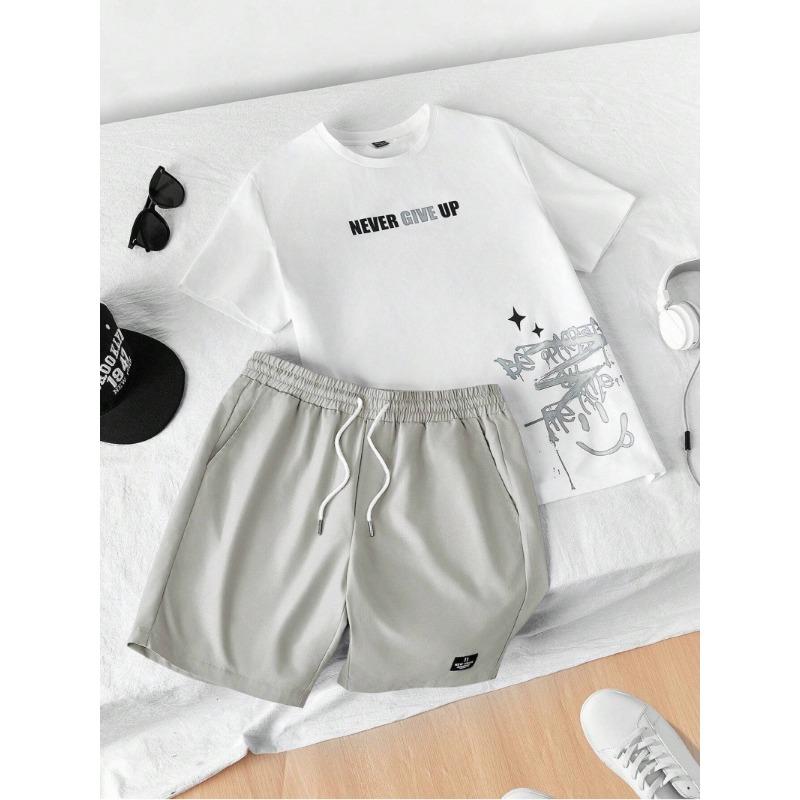 

Повседневный мужской комплект из двух предметов для отдыха на открытом воздухе с футболкой с круглым вырезом и принтом в виде смайлика, коротким рукавом и шортами XL