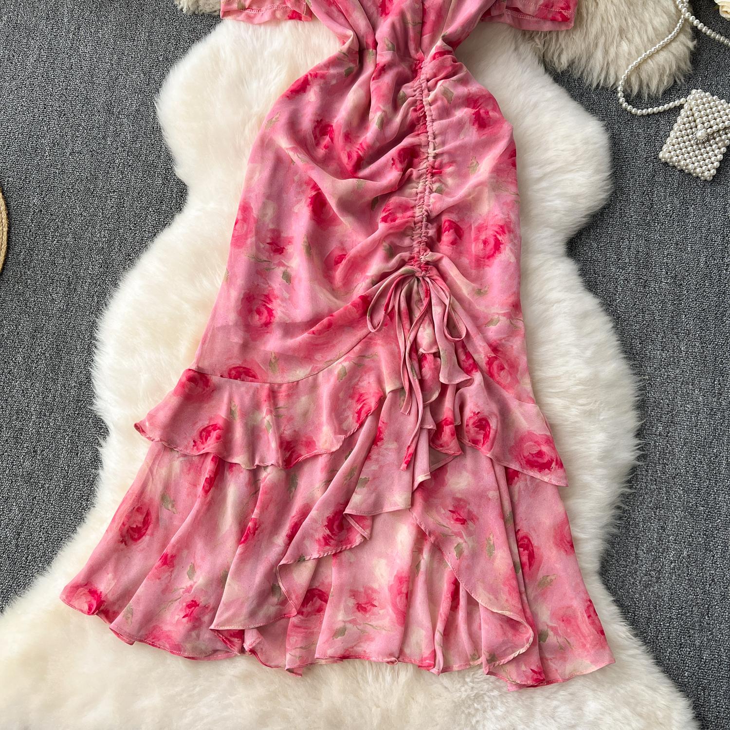 Французское темпераментное длинное платье с v-образным вырезом на талии и цветочным — фото 15