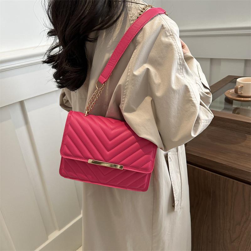 Fashionable And Chic Summer Women's Small Shoulder Bag With Trendy Chain Strap In Multiple Colors