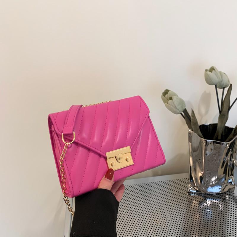 

Sewing thread bag women s small fresh high-end solid color small square bag 2025 spring fashion new lock messenger bag розовый