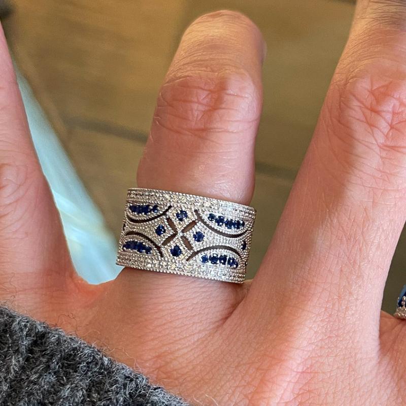 

Vintage and Beautiful Palace Style Full Diamonds Blue rings for women High Grade dazzling Row Ring Stacked Style Jewelry Gifts