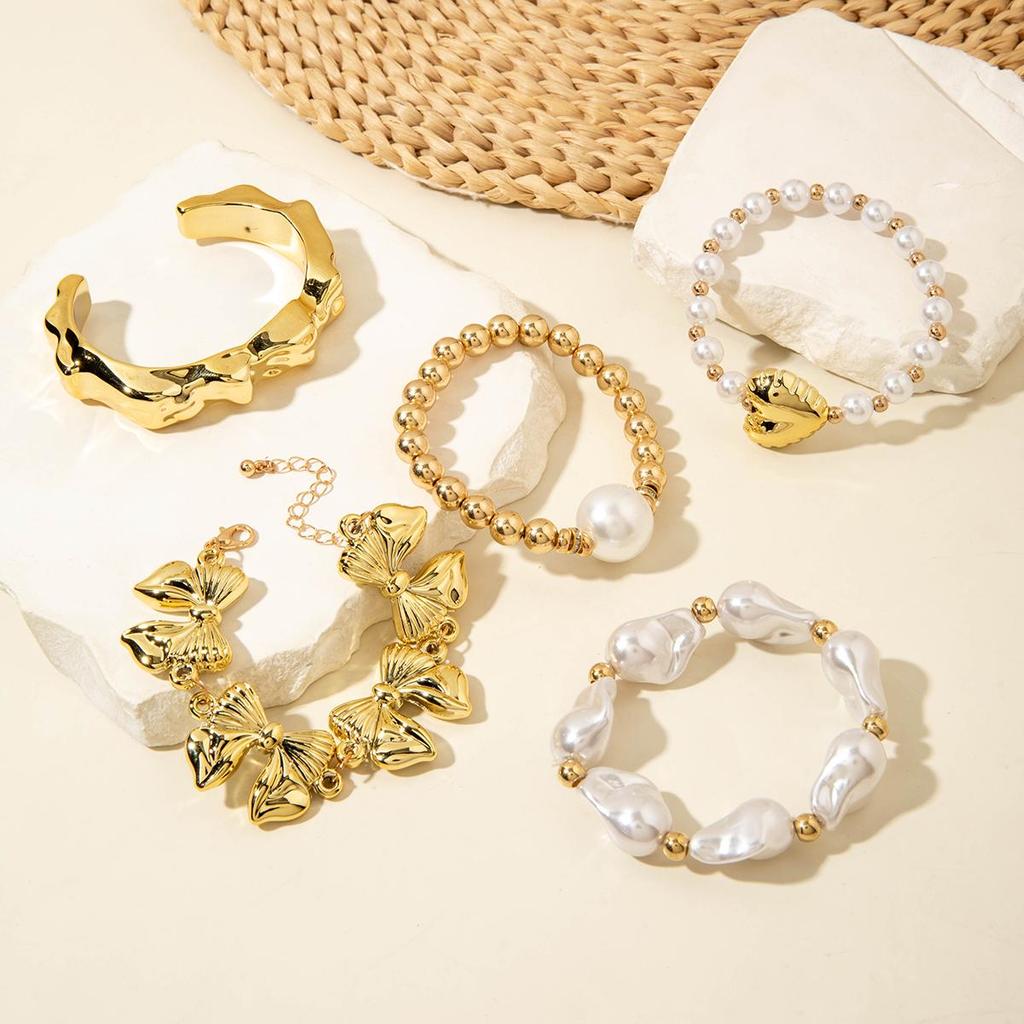 5-Piece Metal Style Fashionable Resin Imitation Pearl Bow Heart Bracelet Suitable for Women's Parties and Holiday Gatherings as Accessories
