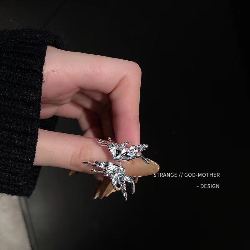 Niche Design Butterfly and Snake Rings: Stylish High-End Jewelry Set for Trendy Girls