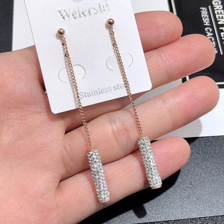 Japanese and Korean 18K Rose Gold Titanium Steel Zircon Stud Earrings, Femininity Simple Four-leaf Clover Black Earrings Internet Celebrity