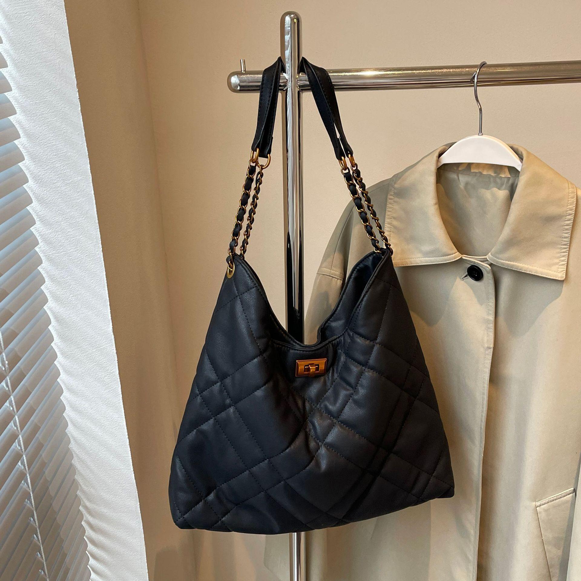 

Велика місткість сумка-багет з ланцюжком у вигляді ромба 2024 нова модна та стильна сумка для щоденних поїздок, висококласна сумка-месенджер на плече чорний