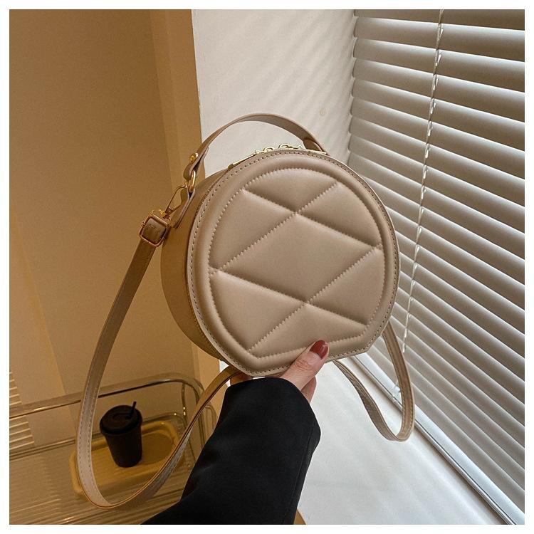 

Інтернет-знаменитість діамантова маленька сумка 2024 нова модна весняна текстурована жіноча сумка модна стьобана сумка через плече однотонна маленька кругла сумка хакі