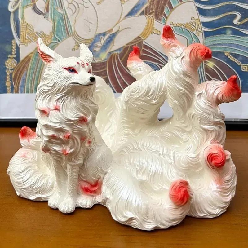 Nine Tailed Foxes Ornament Hand-Painted Resin Craft Ornament Lucky Feng Shui Decor in Buddhist Temples Chinese Living Room Decor