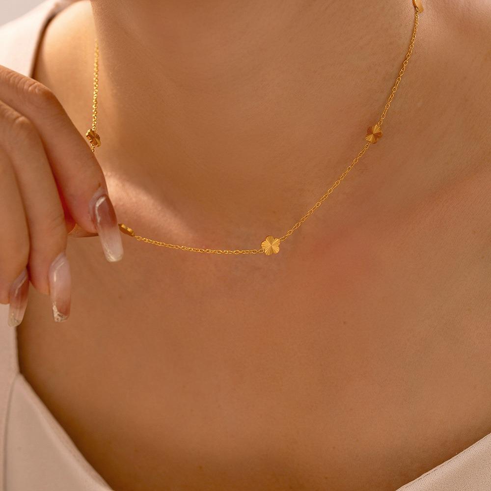 Personality Simple Stainless Steel Gold Color Five-petal Flowers Necklace for Women Trend Temperament Does Not Fade Jewelry Gift