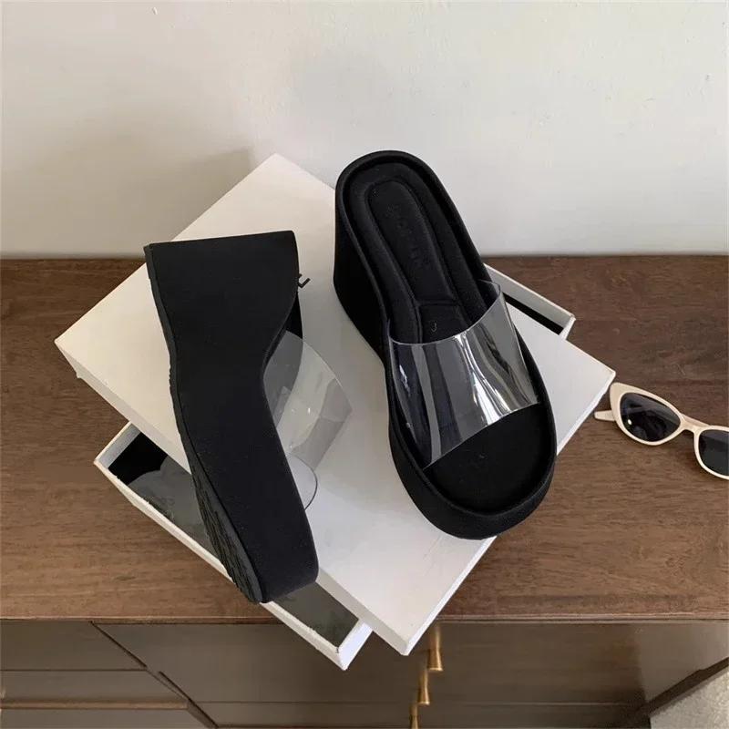 2025 Letní robustní dámské pantofle Módní PVC transparentní platforma Klínkový podpatek Nazouváky Dámská ležérní venkovní plážová obuv