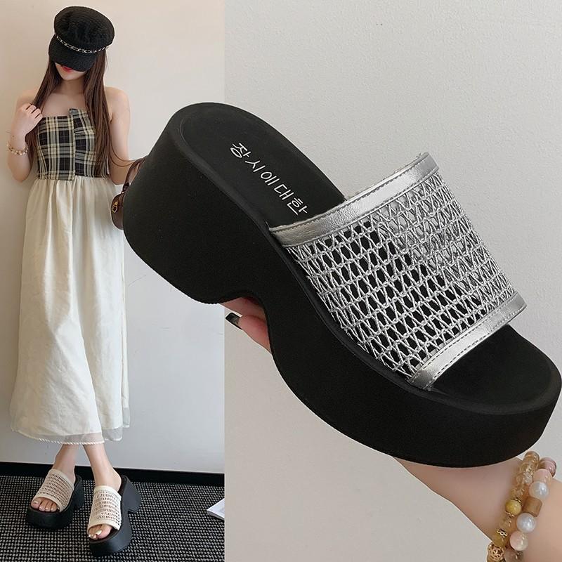 Retro Versatile Breathable Woven One-word Drag Women 2025 New Summer Wear Small Height-increasing Thick-bottomed Cool Slippers