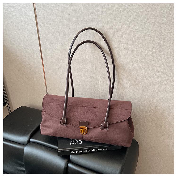 

2025 Autumn/Winter Large Capacity Retro Women s Frosted Cowhide Shoulder Bag with Fashion Lock кофейный