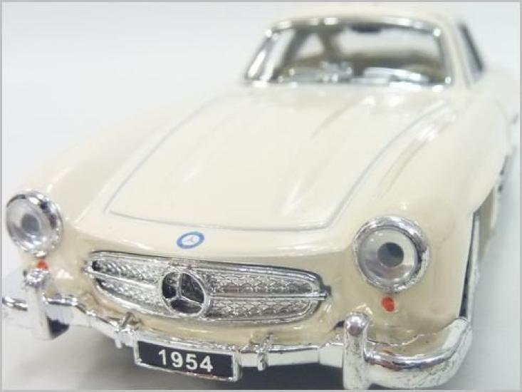 

Kinsmart 1954 300SL scale diecast white Mercedes-Benz Coupe, 1/36 model, слоновая кость