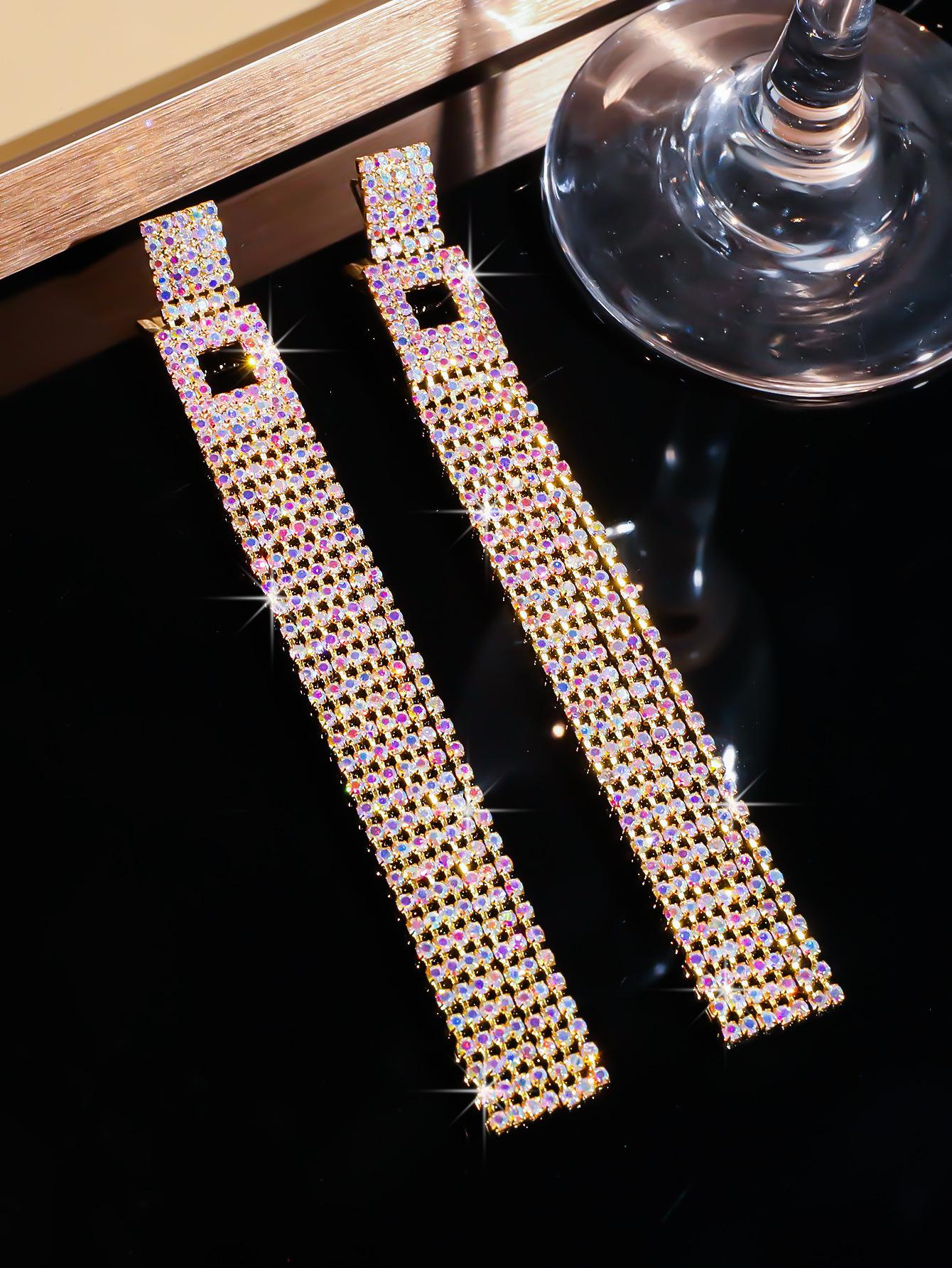 

Взрывные блестящие серьги с длинной бахромой из страз