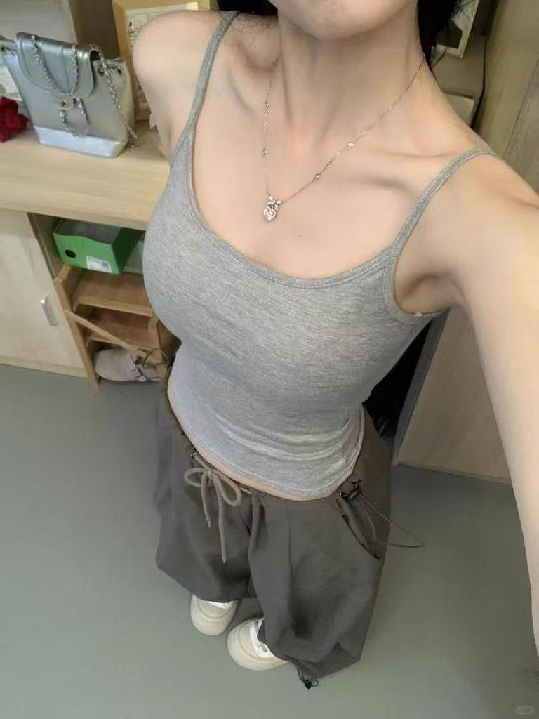 Chic U-Neck Padded Spaghetti Strap Velvet Winter Tank Top