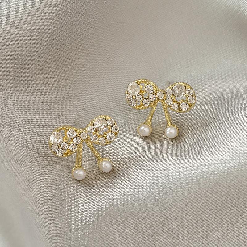 Elegant Silver Needle Diamond Bow Earrings - Luxurious, High-Quality Fashion for Women