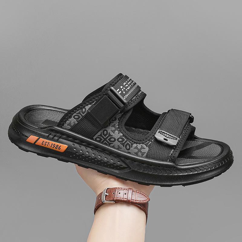 Sandals men's 2025 new summer wear soft-soled non-slip slippers driving fashion cool slippers casual beach shoes