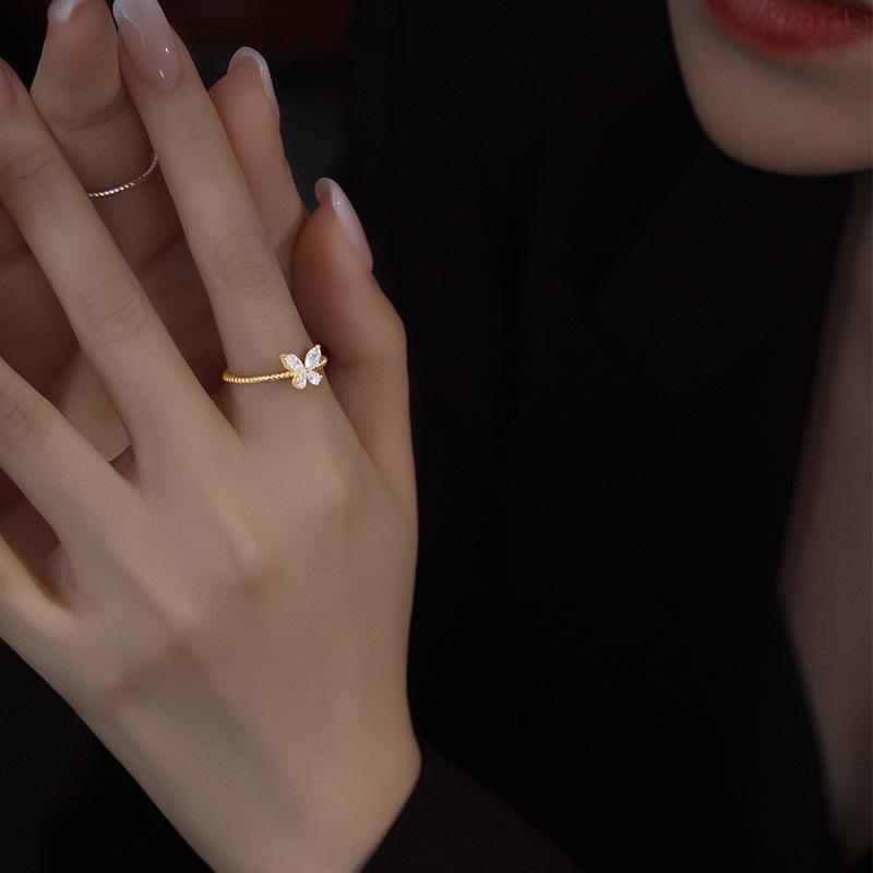 14 Karat vergoldeter Zirkon-Schmetterlingsring, S925-Silber, elegantes, schlankes Design für Damen.