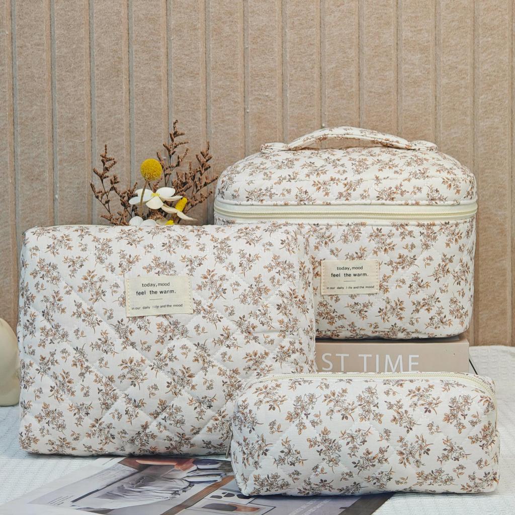 Floral Large Capacity Quilted Cotton Makeup Bag - Portable Japanese/Korean Style for Travel