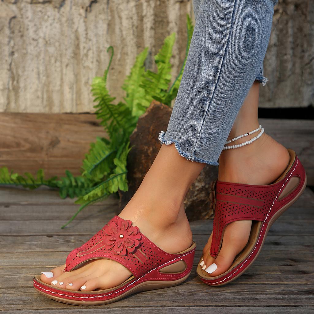 Aphixta Flower Fretwork Women Retro Heels Sandals Flip Flop Slippers Leisure Beach Roman Leather Women Slipper Zapatos Mujer