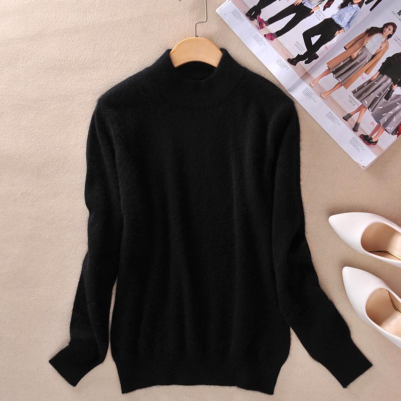 Stylowy sweter z dzianiny, dopasowany krój, wysoki dekolt, długi rękaw, krótki fason, kolekcja jesienna dla kobiet