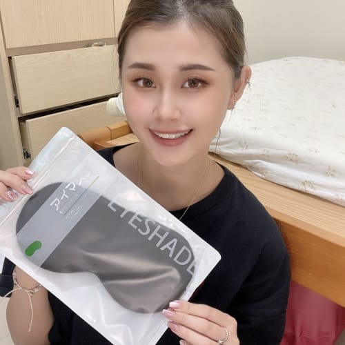 Light-blocking, Silk-textured Eye Mask for a Restful Nap, Relieving Eye Fatigue and Fatigue, with a Pressure-free, Adjustable Length, Washable, and Co