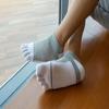 1 pár EU 38-44 Kotní ponožky Neviditelné Pánské Korigující Ponožky Prodyšné Ponožky s Pěti Prsty
