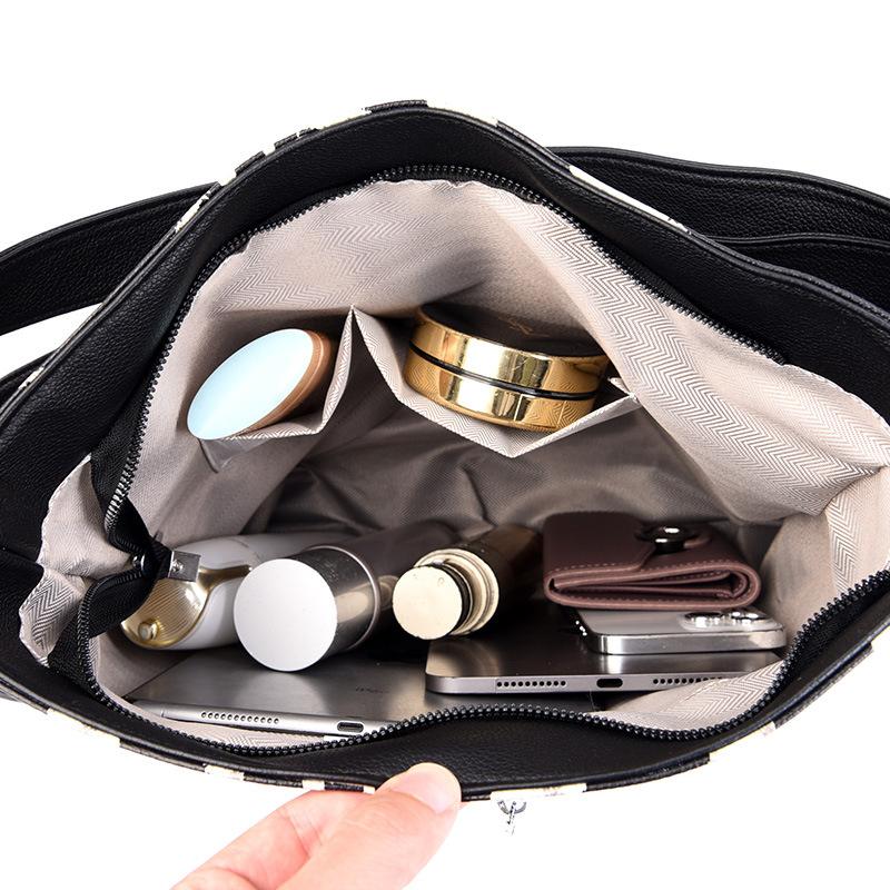 New Korean Retro Casual Shoulder Bag Fashionable Black and White Striped Large Capacity Handbag Casual Backpack