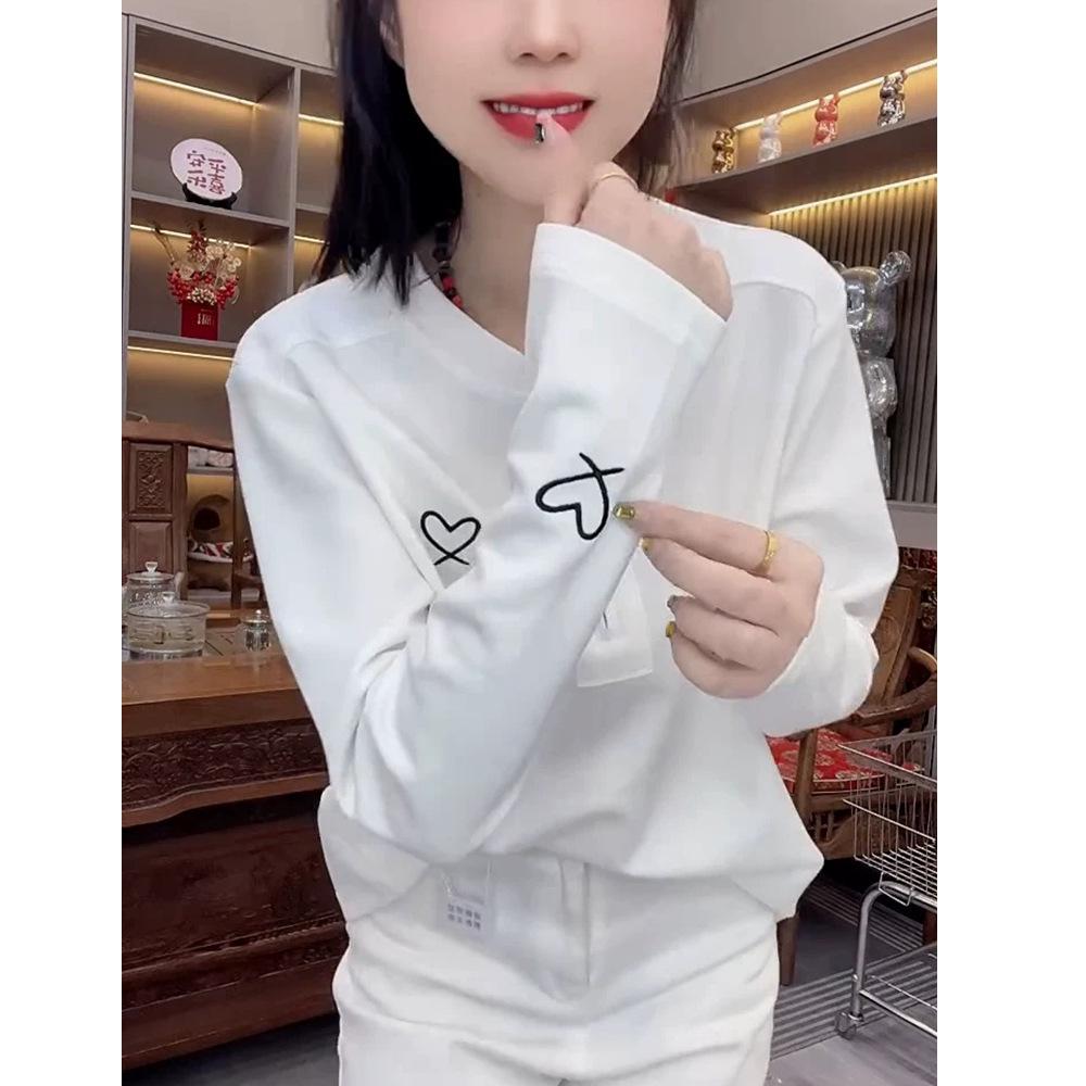 Elegant Korean Style Stand Collar Heart Print Fleece Top - Warm and Tummy Covering for Autumn/Winter