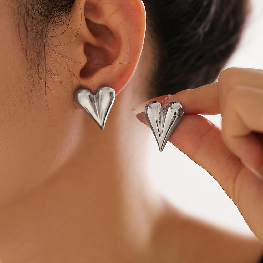 18k Gold Plated Geometric Heart Stud Earrings, Titanium Steel, Versatile Fashion Jewelry